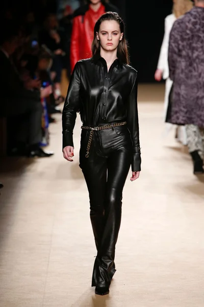 Look 27